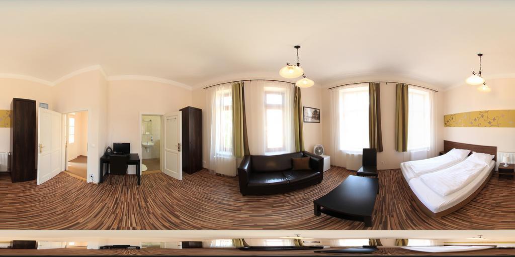 Bed and Breakfast Promenade Panzio Miskolc Esterno foto
