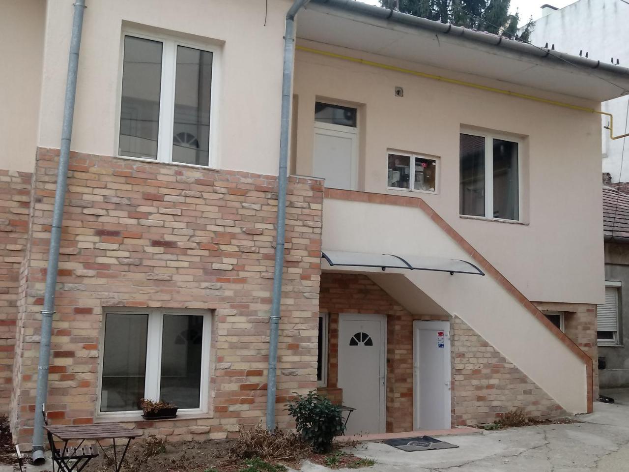 Bed and Breakfast Promenade Panzio Miskolc Esterno foto