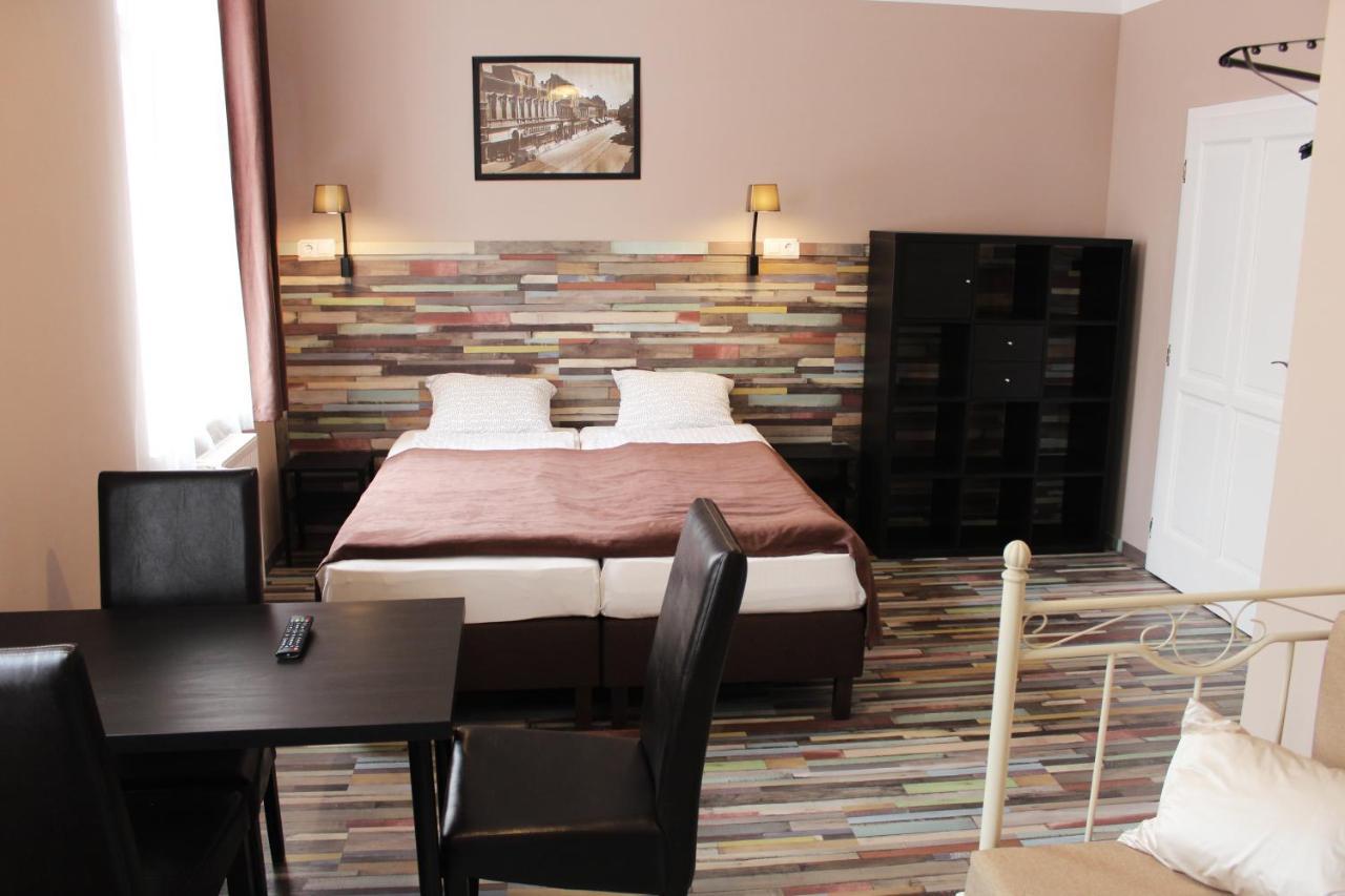 Bed and Breakfast Promenade Panzio Miskolc Esterno foto