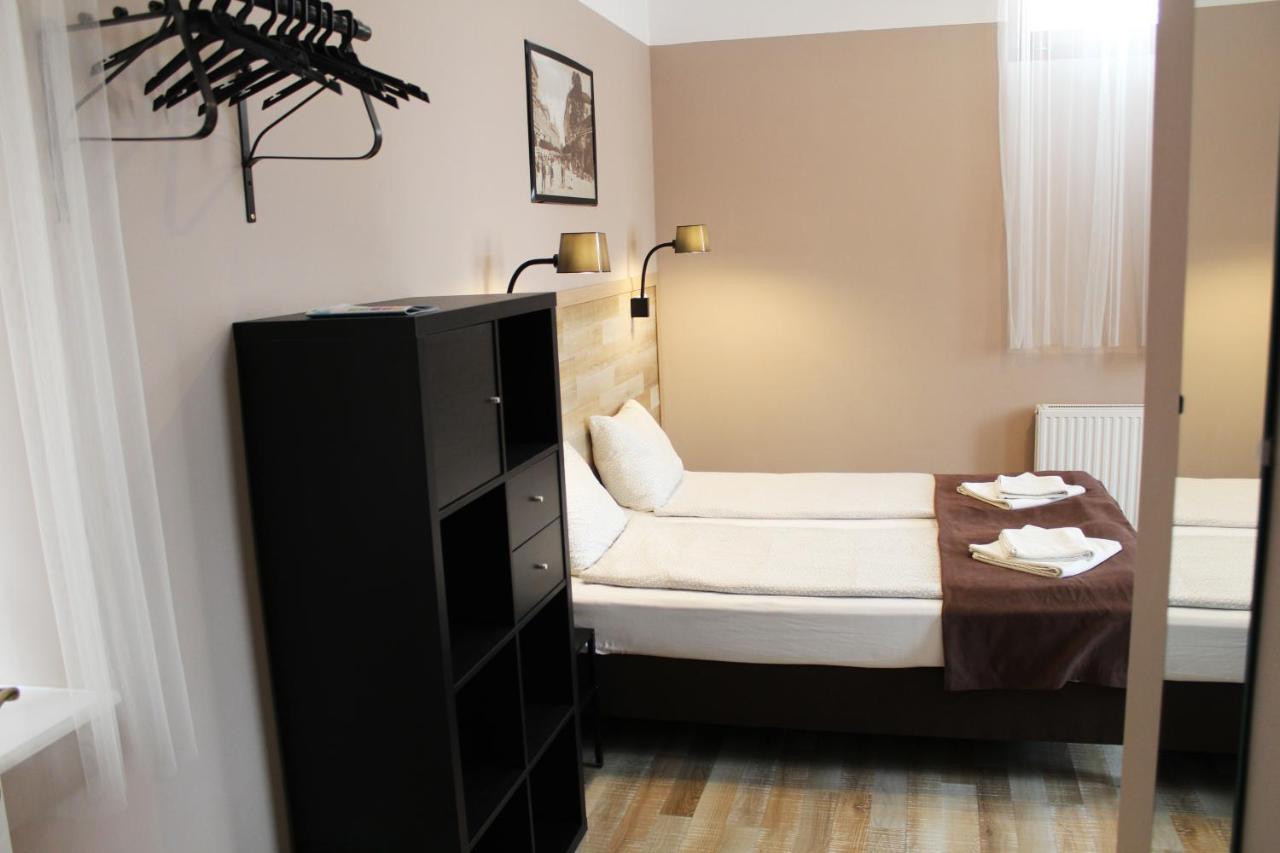 Bed and Breakfast Promenade Panzio Miskolc Esterno foto