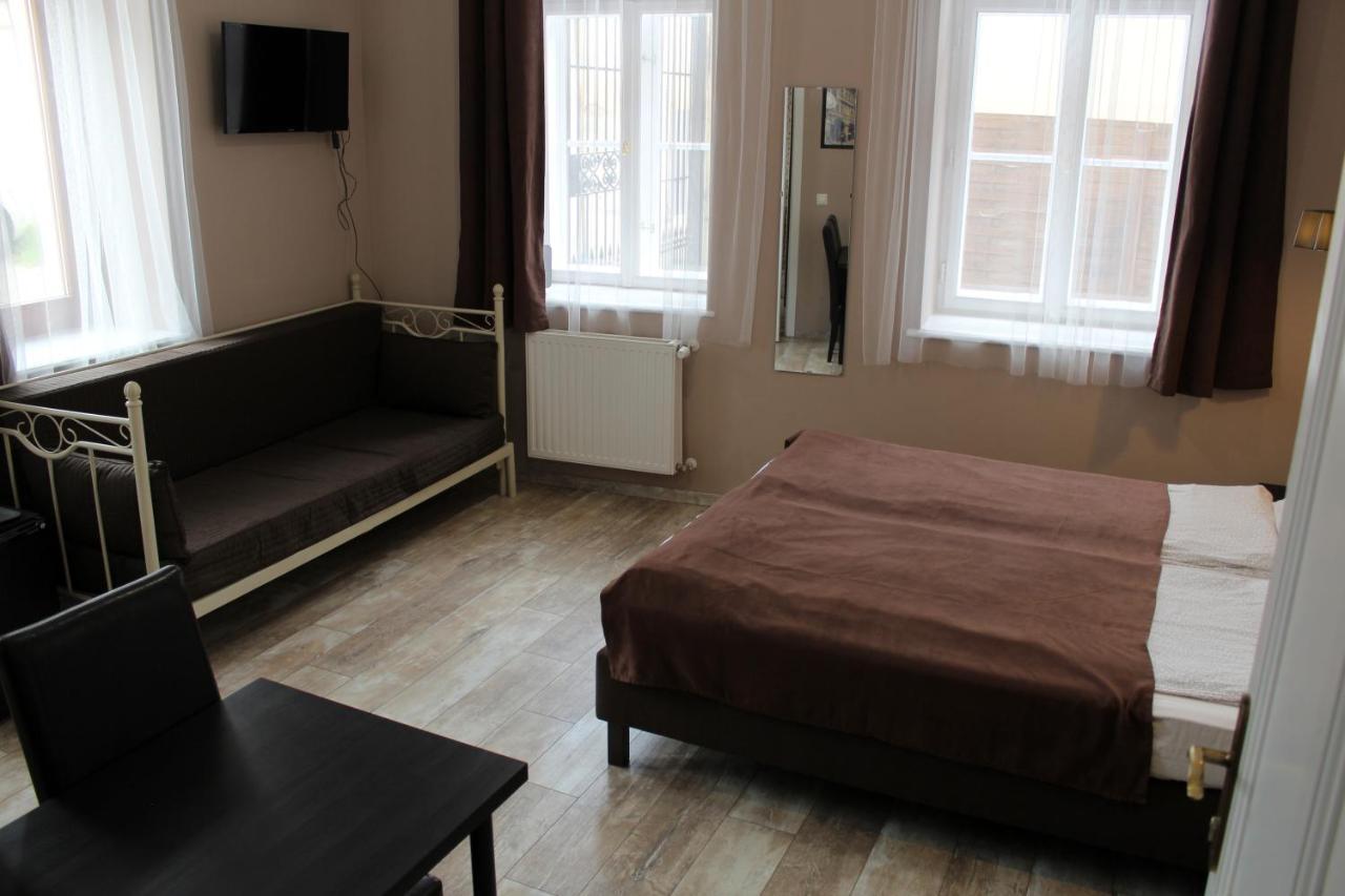 Bed and Breakfast Promenade Panzio Miskolc Esterno foto
