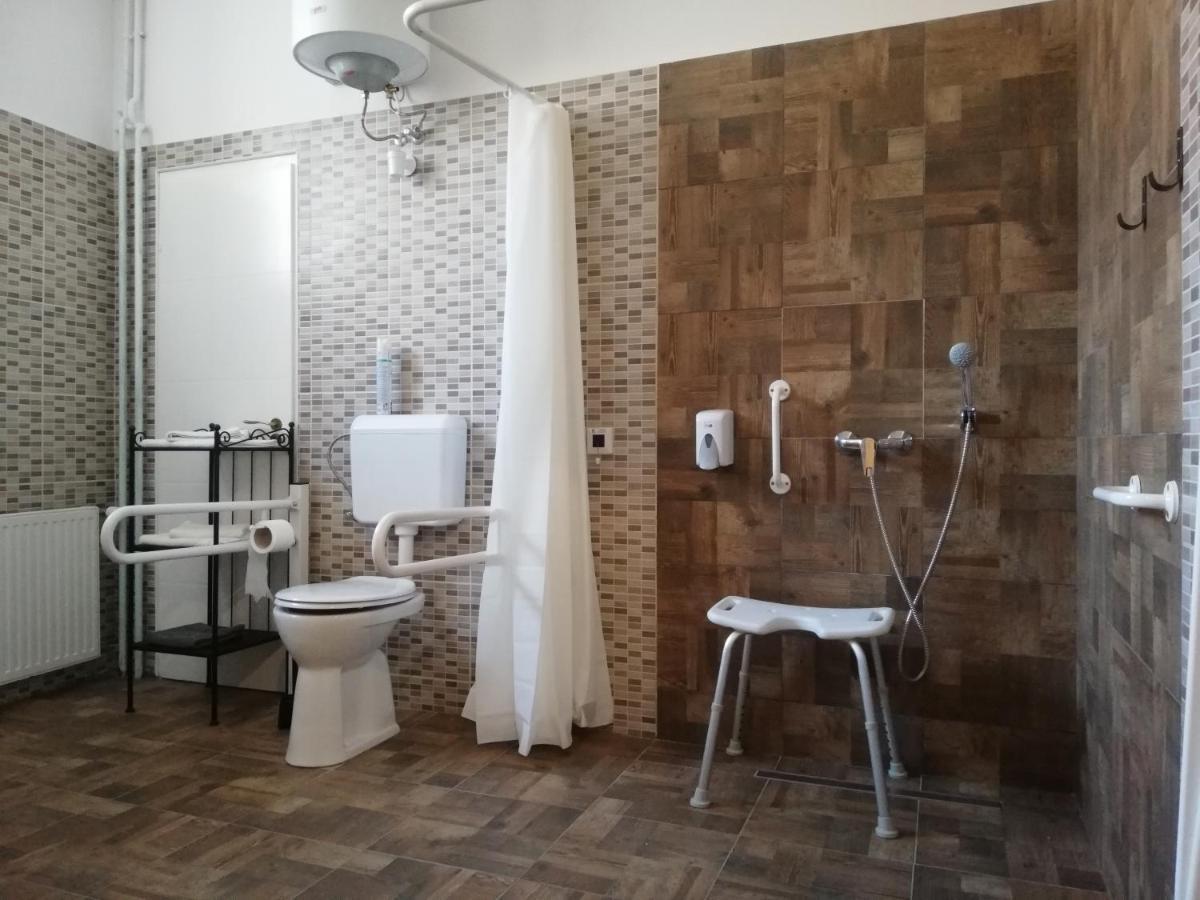 Bed and Breakfast Promenade Panzio Miskolc Esterno foto