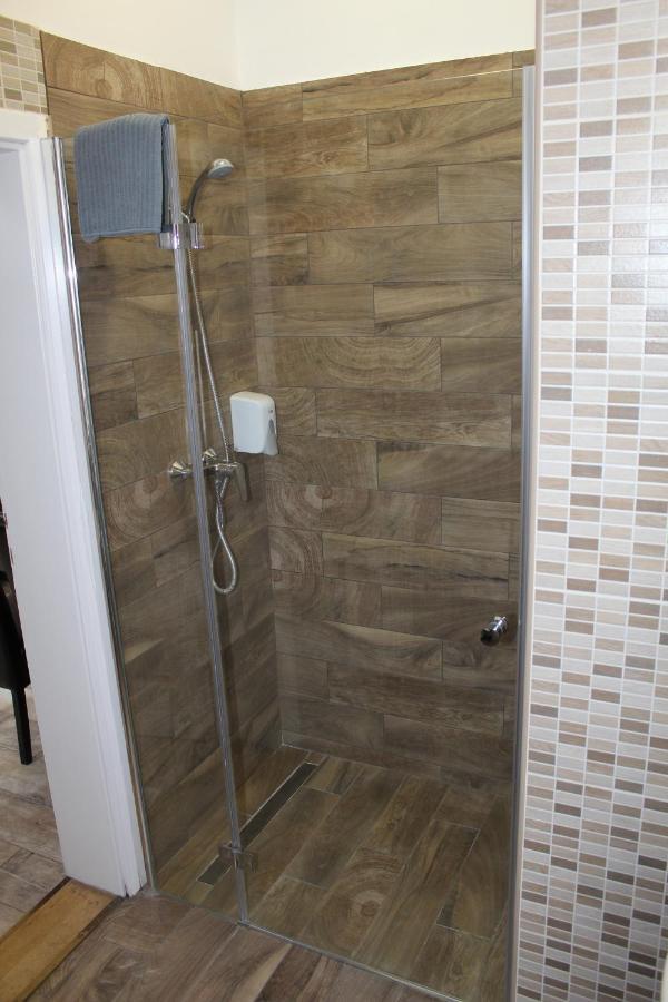 Bed and Breakfast Promenade Panzio Miskolc Esterno foto