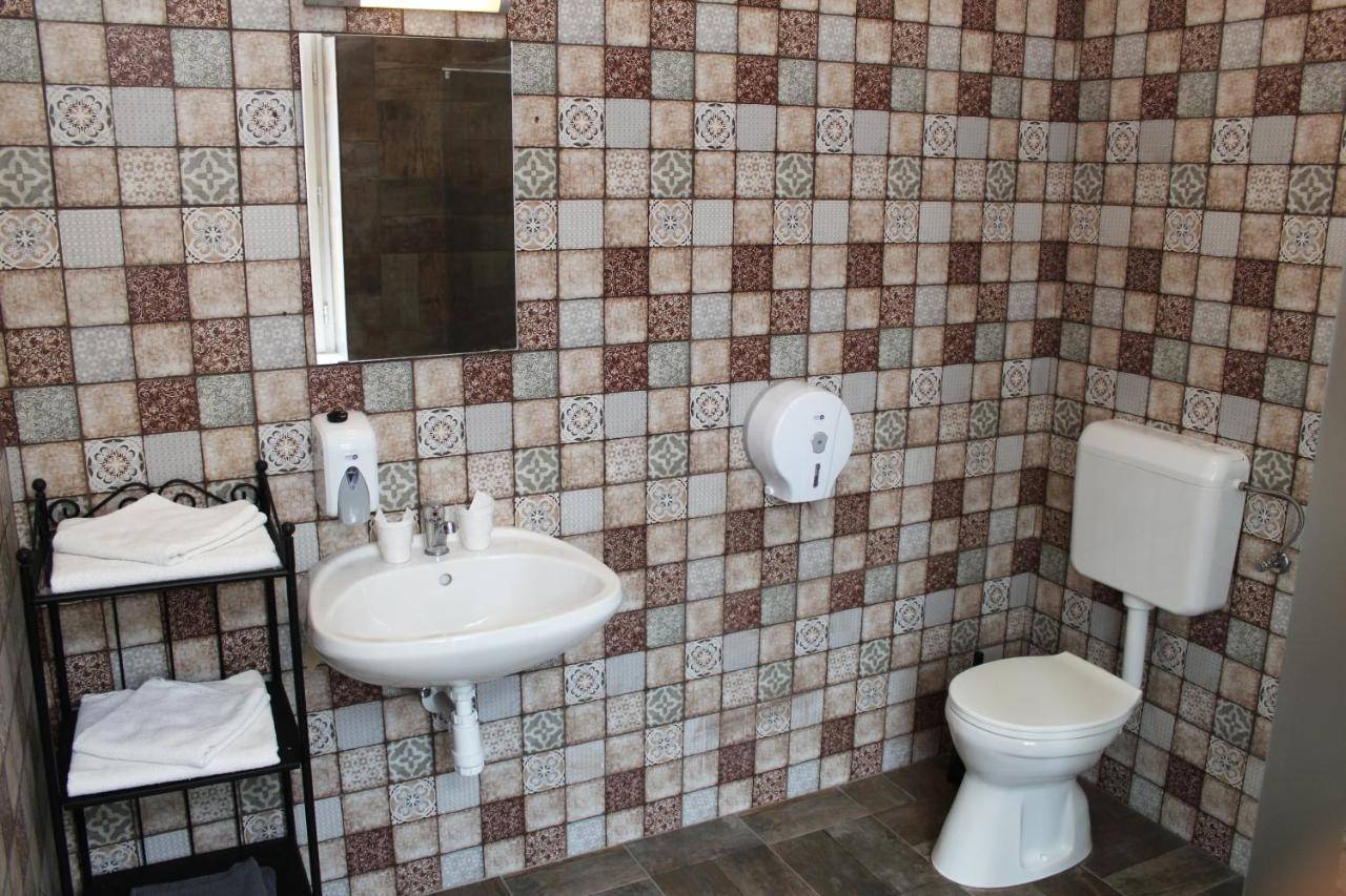 Bed and Breakfast Promenade Panzio Miskolc Esterno foto