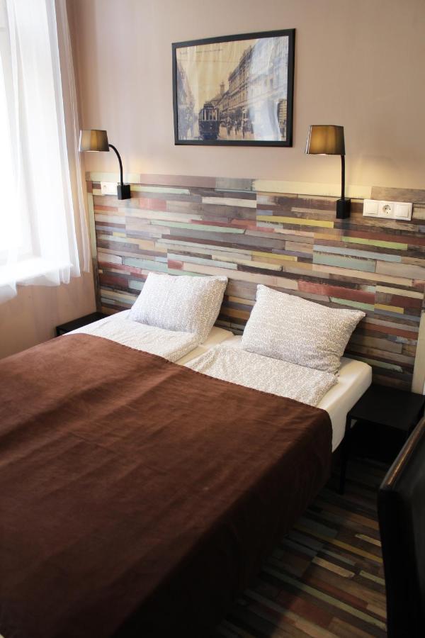 Bed and Breakfast Promenade Panzio Miskolc Esterno foto