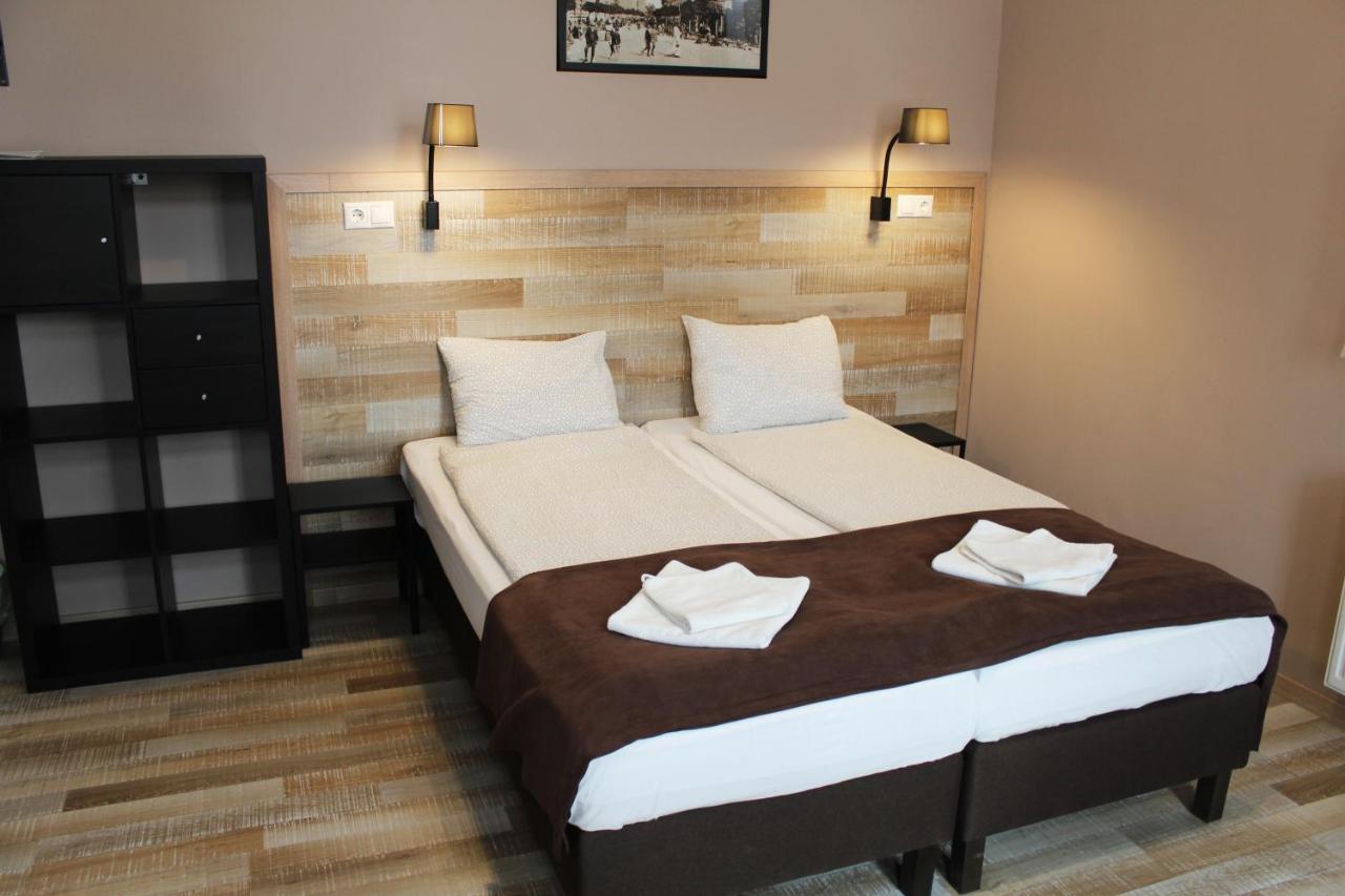 Bed and Breakfast Promenade Panzio Miskolc Esterno foto